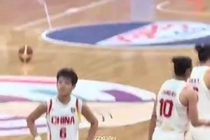 昨晚中國(guó)女籃不敵日本后，楊舒予看著比分牌，感覺(jué)像憋了一口氣！