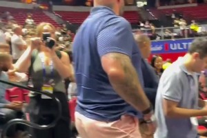 約基奇大哥看著唬人，其實也有溫柔的一面??