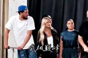 ??哈利伯頓帶著女友現(xiàn)身WNBA全明星周末