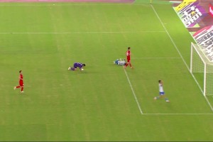 這都沒進(jìn)啊??蘇超徐州球員單刀離譜踢飛