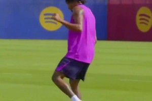 看到了佩德里在訓(xùn)練場上的神奇操作，拉菲尼亞躍躍欲試??