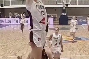 女生也能飛！U18歐錦賽法國女球員上演搶斷暴扣??????