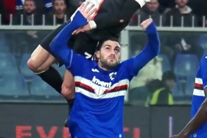 超級(jí)變態(tài)滯空！當(dāng)年C羅這記炸裂頭球破門震驚足壇！