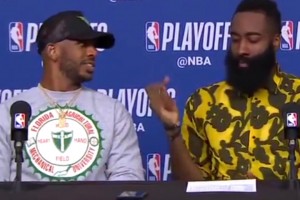 過去式了 快船重聚！此前火箭時(shí)期 哈登在發(fā)布會(huì)上對(duì)保羅豎中指