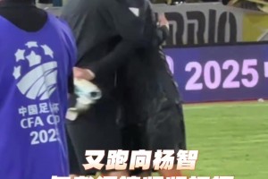 晚輩對前輩的尊敬！賽后侯森擁抱邵佳一和老門將楊智