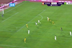 這么明顯的誤判！裁判近在咫尺不應(yīng)該啊??