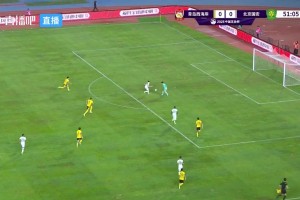 超級(jí)超級(jí)巨大失誤！青島后衛(wèi)烏龍助攻，王子銘單刀破門+siu慶祝
