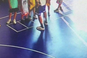 現(xiàn)在的小學(xué)生這么猛嗎，都敢當(dāng)眾脫老師的褲子了??????