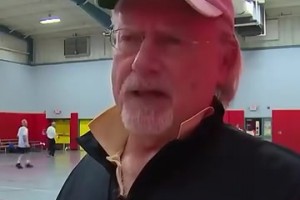 老年皮劃艇！網(wǎng)友惡搞：下賽季的洛杉磯快船……