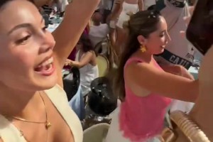 享受假期的詹姆斯 周圍全是美女?。? >
                                        </div>
                                    </div>
                                                                        <div   id=