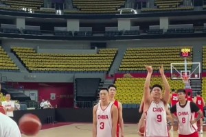 苦練基本功！中國(guó)男籃訓(xùn)練之后加練罰球！