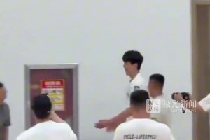 ??王治郅看著這個(gè)新聞流了一夜的眼淚。??