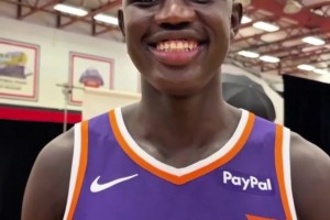 ??夠?qū)嵳\！馬盧阿奇：我選10號(hào)因?yàn)榭蛇x的號(hào)碼實(shí)在不多了