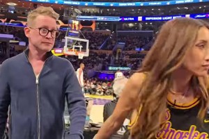 大美女哦！此前演員布蘭達(dá)-宋觀戰(zhàn)湖人的季后賽