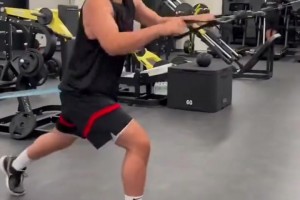 火箭全明星申京休賽期揮汗如雨，下賽季能突破首輪嗎??????