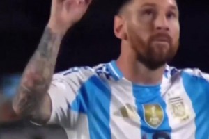 德保羅癡癡望著梅西，韓國(guó)解說(shuō)：梅西老婆也做不出這樣的表情??