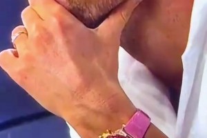 壕??價值90萬美元！昨日梅西看比賽佩戴粉色勞力士