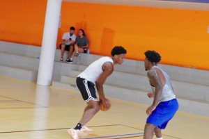 美式單挑！火箭阿門和戴維恩-米切爾5秒進(jìn)攻限時(shí)激烈單挑