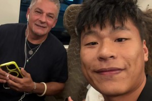 ??這也太幸運了吧！球迷坐高鐵偶遇巴喬和卡洛斯！