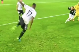 協(xié)調(diào)性是真好！這可能是，博阿滕最經(jīng)典的一次解圍！