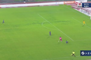 什么水平？蘇超鎮(zhèn)江隊(duì)張國(guó)慶高速對(duì)抗+內(nèi)切擺脫爆射擊中門柱??