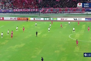 中甲賽場又現(xiàn)逆天烏龍??門將撲救球彈到自家后衛(wèi)身上彈入球門