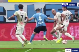 泰山球迷：雙標(biāo)！如果大連的不是紅牌，那大雷何來的紅牌？