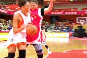 范弗里特來到土耳其，和申京一同訓(xùn)練！