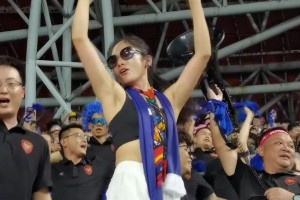 嗨翻鎮(zhèn)江！泰州女球迷，她叫賽賽??