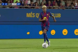 ??有失水準！亞馬爾單刀奔襲殺入禁區(qū)，外腳背打門偏出太多了！