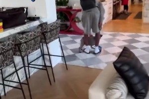 詹姆斯很興奮！布萊斯從學?；貋恚羝鹆撕?，越看越像老詹了！