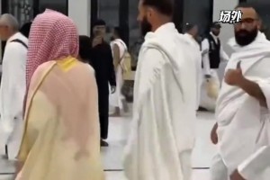 這就是氣運(yùn)之子?。勘緷神R在一堆白頭巾的簇?fù)碇星斑M(jìn)??