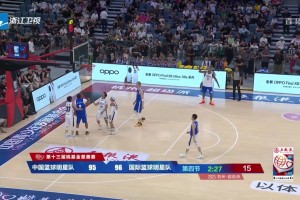 小尷尬！??鄧超連續(xù)兩記簡(jiǎn)單上籃沒(méi)上進(jìn)，最終由劉畊宏補(bǔ)籃命中