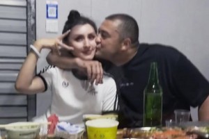 這是又和好了？西熱力江妻子曬西熱親吻自己畫面：以后多包容