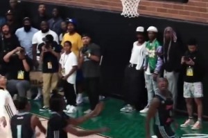 雙人扣籃？這兩分算誰的啊兄弟們