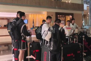 CBA球員來(lái)助力AUBL當(dāng)志愿者！王映然24年選秀被龍獅選中