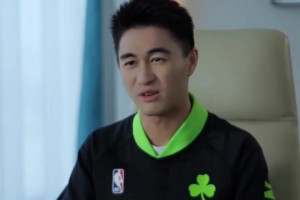 妹子模仿球場上的幾種典型選手，可以說是很形象了