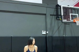 這個翻身后仰跳投得反復(fù)觀看好好學(xué)！