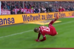 ??別人滑軌滑跪三道杠，羅本滑軌兩個坑！