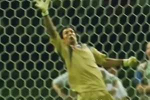 世界第一中場vs世界第一門將！齊達內(nèi)頭球攻門布馮神勇?lián)涑觯? >
                                        </div>
                                    </div>
                                                                        <div   id=