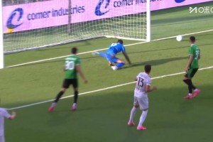 可惜！德布勞內(nèi)精準(zhǔn)直塞，拉赫馬尼禁區(qū)內(nèi)打門偏出！