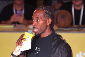 說(shuō)得還挺標(biāo)準(zhǔn)！i人小卡用粵語(yǔ)向中國(guó)球迷問(wèn)好：呆嘎猴????