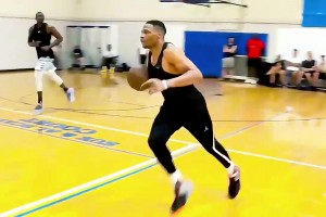 艾弗森vs威少，誰歷史地位更高？楊毅：AI技術(shù)更強(qiáng)，威少身體更好