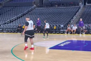 勢均力敵！洛杉磯火花隊和全男子的陪練陣容對抗