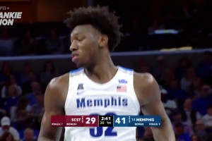 難怪是榜眼！回顧懷斯曼大學(xué)首秀28分11板3帽集錦！真天賦怪