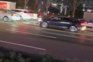 山東泰山vs北京國安賽后，濟(jì)南街上魯A車主炫了一波技能