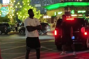 詹姆斯成都雙子塔打卡 ??后出發(fā)機(jī)場結(jié)束中國行！