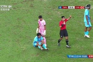 央視解說：北馬里亞納球員大多是業(yè)余球員，后衛(wèi)是一名羽毛球選手