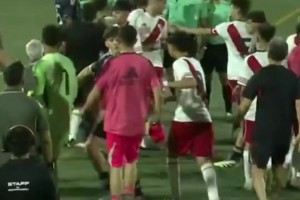 真是夠狠的！青年世俱杯河床對(duì)皇馬恐怖暴力犯規(guī)單場(chǎng)3紅