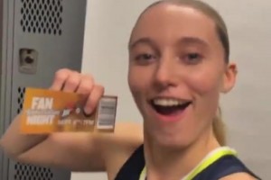 飛翼將迎來主場(chǎng)收官戰(zhàn)！李月汝和美女隊(duì)友們一起推銷金色球票！